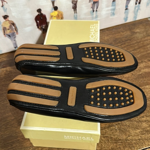 MICHAEL KORS GILLIAN BLACK SIZE 7 LEATHER FLAT NWB - Picture 8 of 10